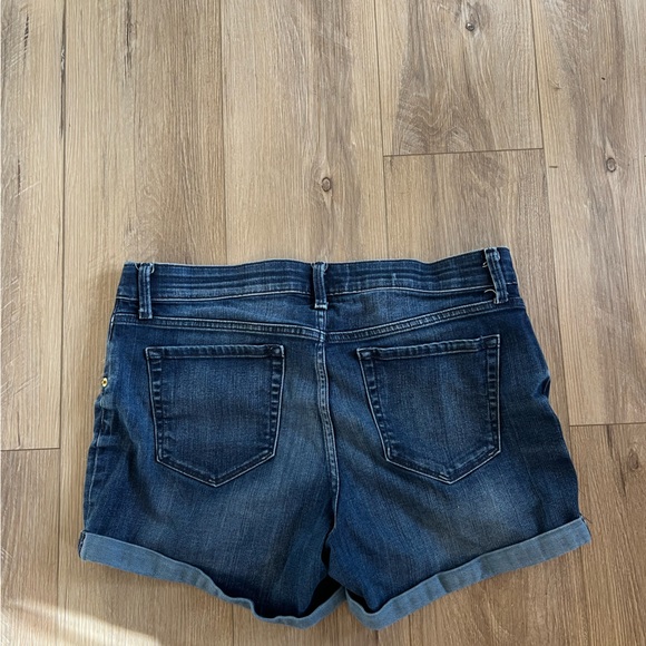 Liz Lange Maternity Shorts - Picture 3 of 3